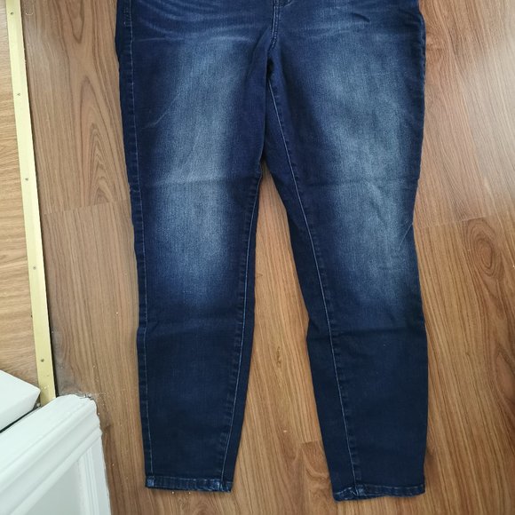 Maurices blue jeans - Picture 4 of 4